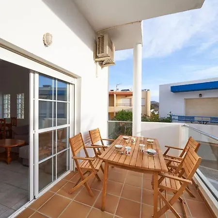 Vargas Medio Apartment